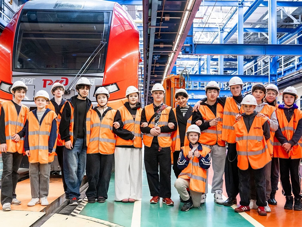 1В депо «Подмосковная» ВСМ-Сервис прошла экскурсия для воспитанников центра «Ступени»